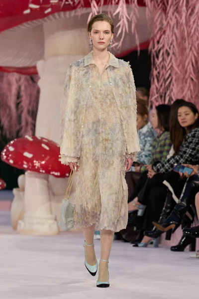 Look 7
